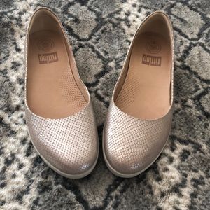 Like new champagne snakeskin flats